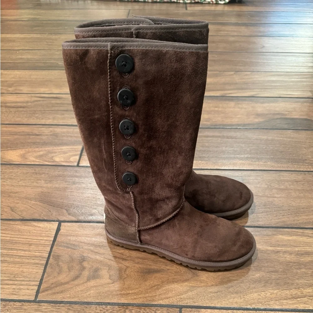 UGG Woman's Lo Pro Button Fold Over Brown Boots size 6